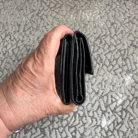 CHANEL Black Leather Wallet - Picture 5 of 11